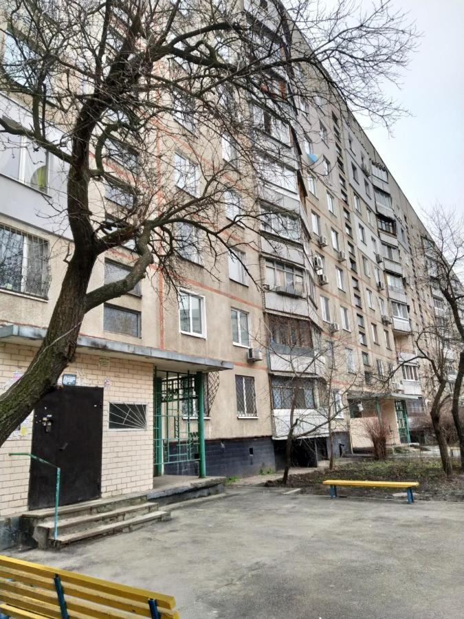 2 к рядом стадион металлист м. спортивная.